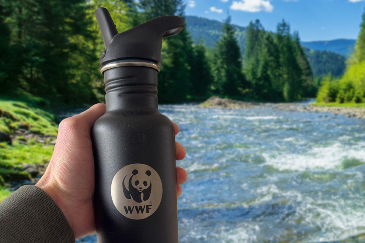 Klean kanteen fles zwart WWF logo sfeer 01b WWF-Webshop