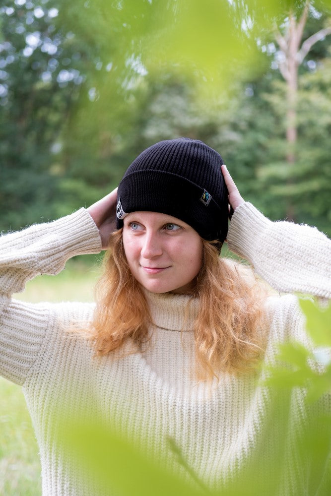 WWF beanie zwart met panda logo 03 WWF-Webshop