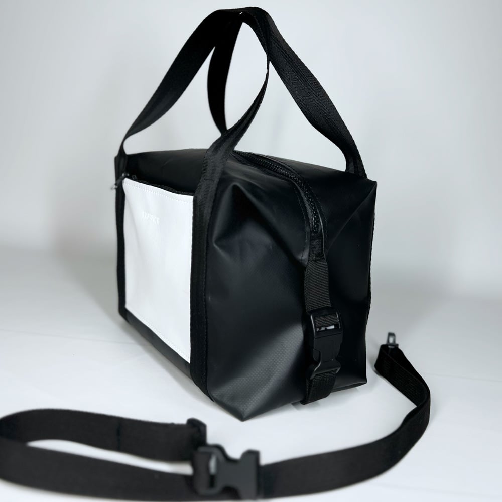 Fraenck x WWF Schoudertas - upcycled vegan leer