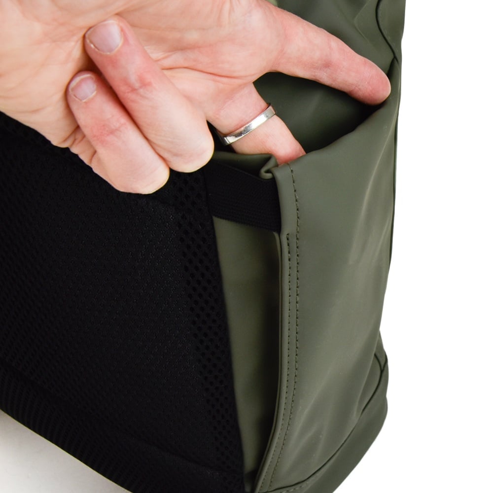 Rolltop rugzak olijfgroen met meerdere vakken en WWF logo