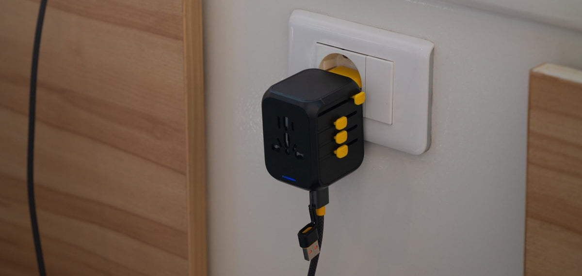 waka waka world travelcharger product WWF-Webshop
